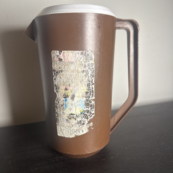 Rubbermaid Other - Vintage Brown W/ White Lid Rubbermaid 2.25 Quarts Pitcher